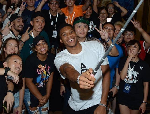 禁区防守更 禁区防守更